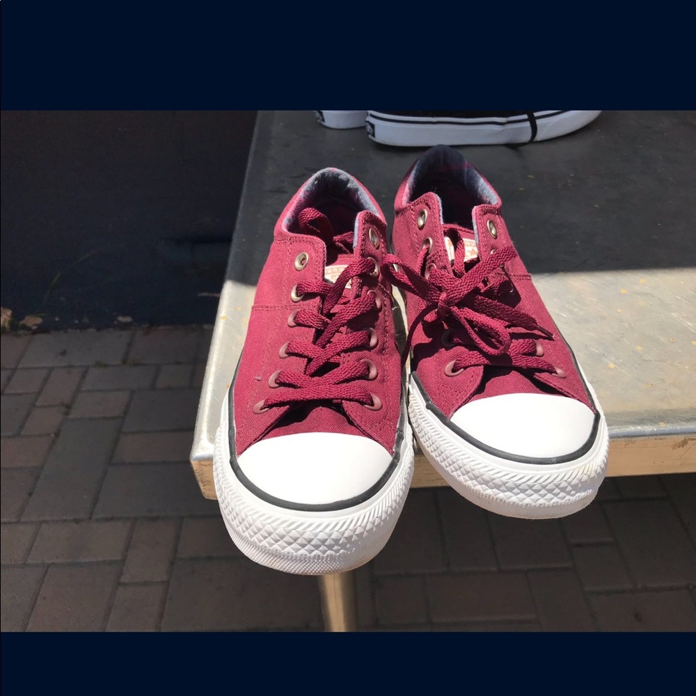 Women’s Burgundy Converse Chuck Taylor Shoes Size 10 - Picture 2 of 7